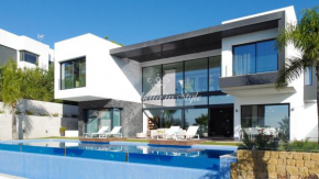 Villa Michaela moderna de súper lujo con piscina y vistas